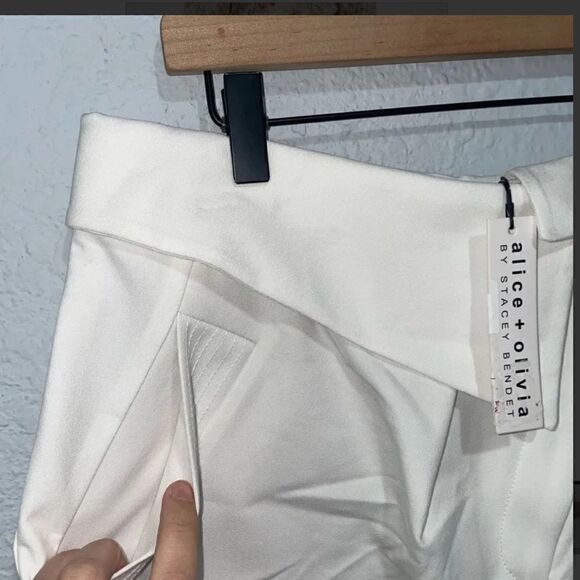 Alice & Olivia Chad Asymmetrical Short In White size 12 NWT - Picture 5 of 10